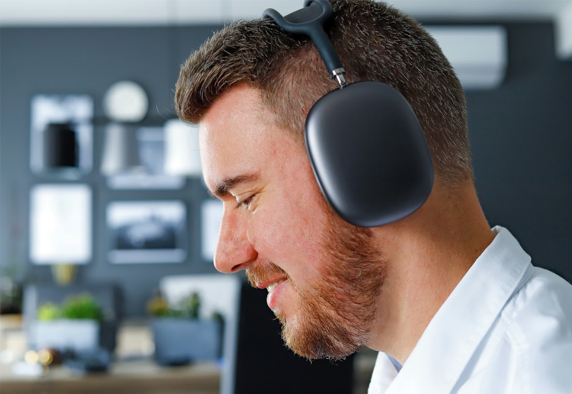 AirPods Max to get lossless audio and ultra-low latency support