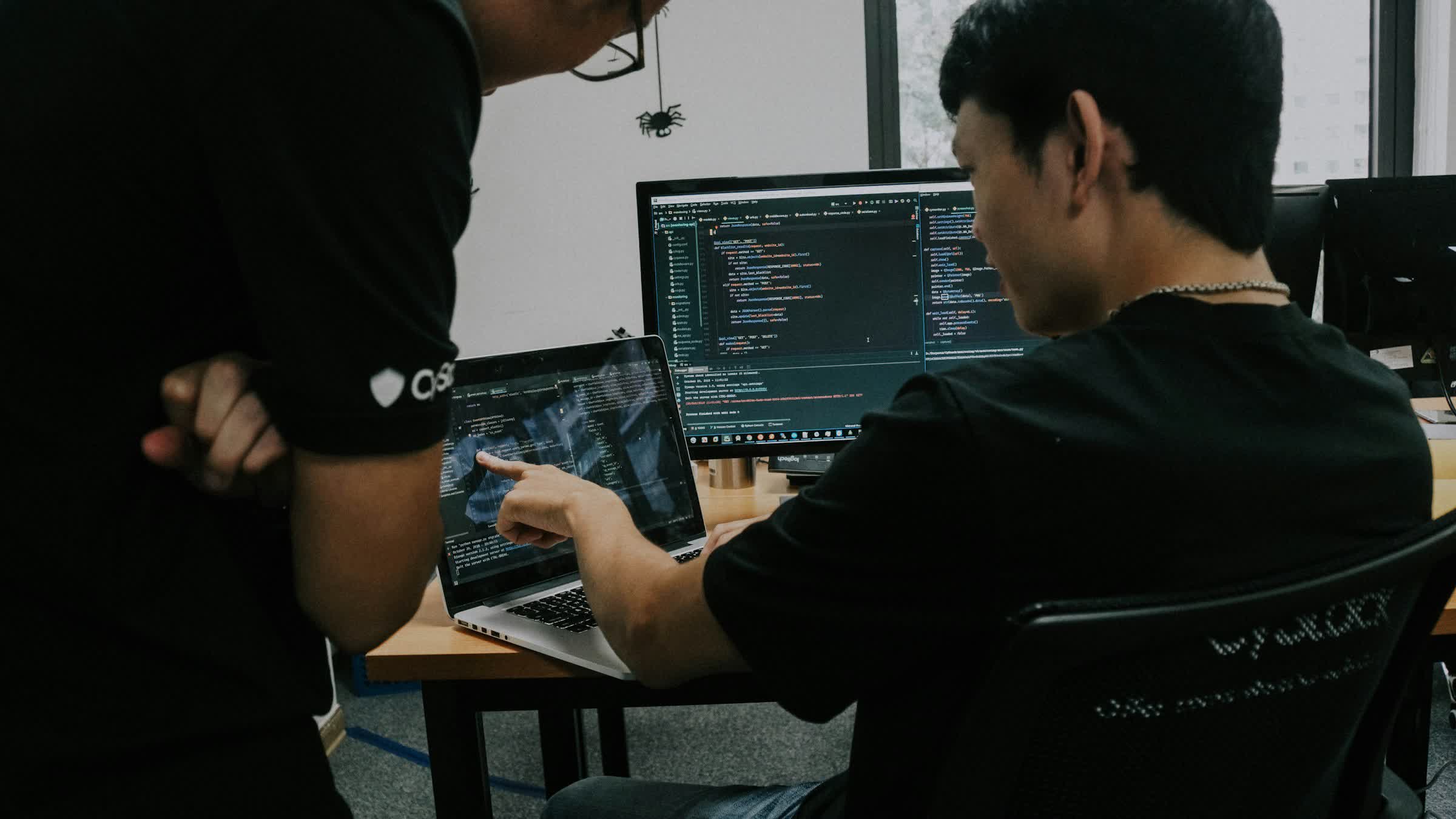 Software engineers offer $10,000 reward to anyone who helps them land six-figure jobs