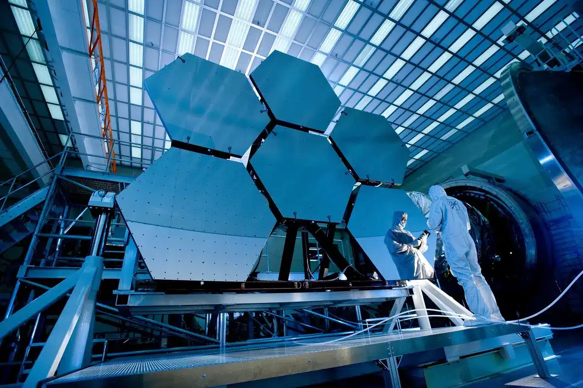 Il Telescopio Spaziale James Webb della NASA osserva l'universo primordiale