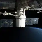 Navicelle spaziali in formazione ordinata attorno alla Luna con la Terra sullo sfondo