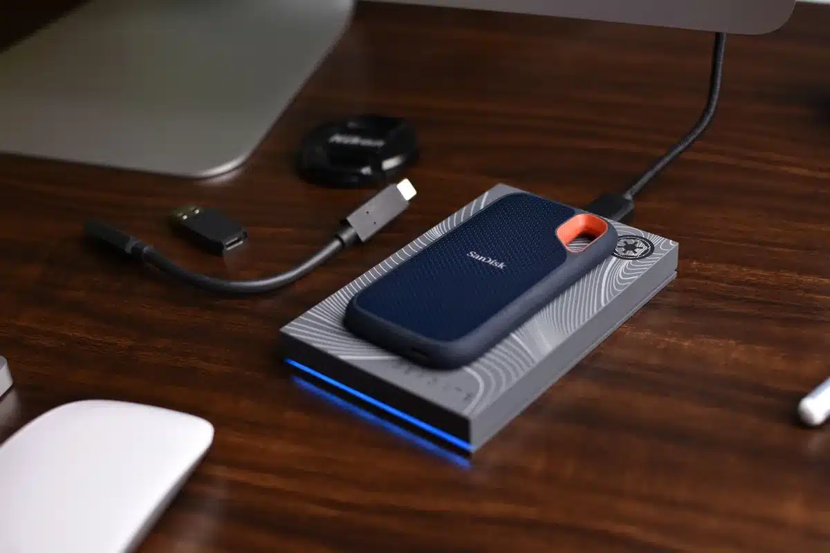 Adattatore wireless per la connessione simultanea a segnale proprietario e Wi-Fi