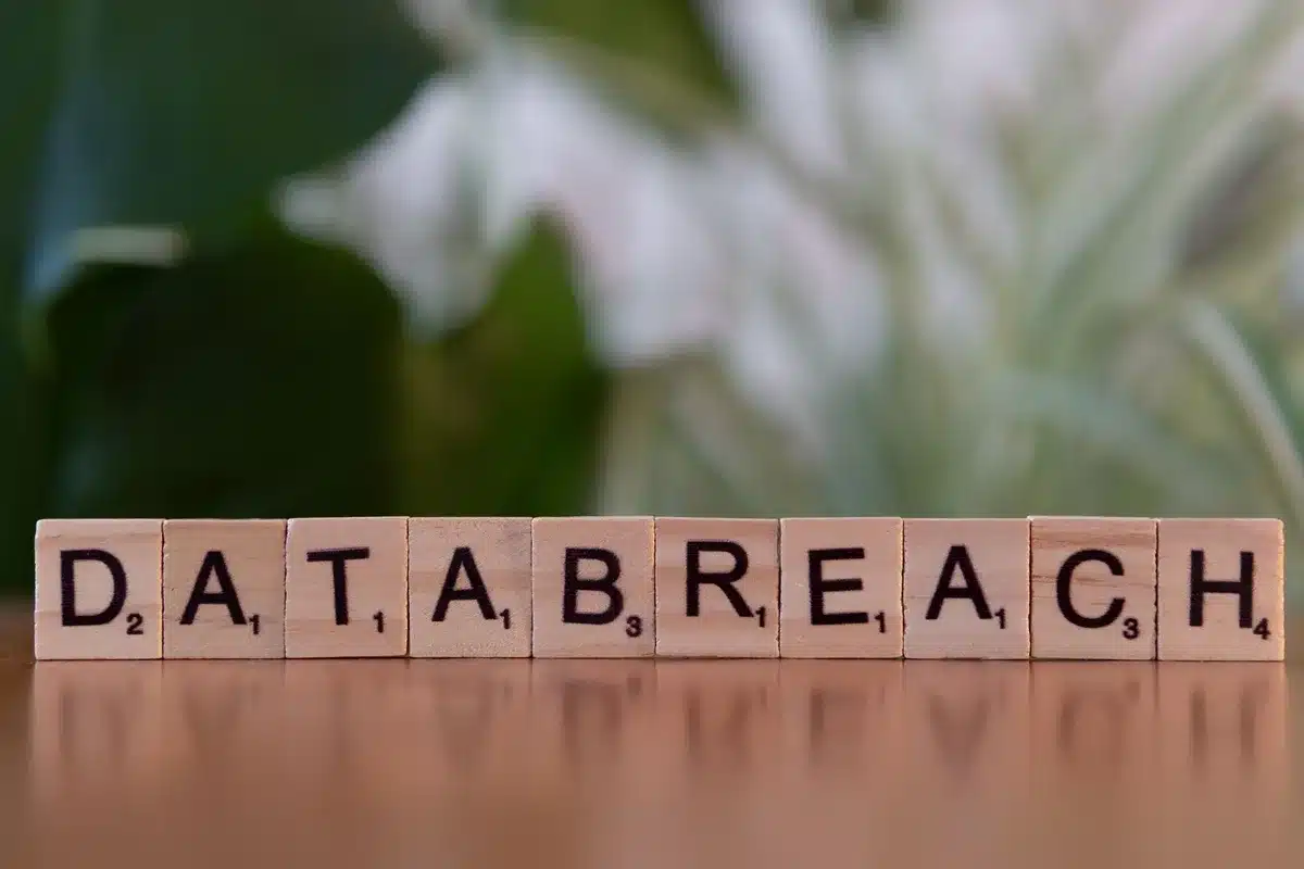 Concetto di violazione della privacy e accesso non autorizzato ai dati personali