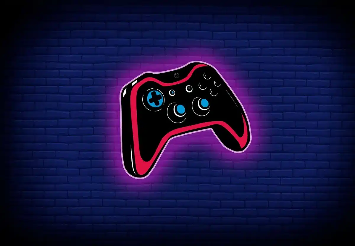 Bambino che gioca con un controller mentre sullo schermo scorrono contenuti multimediali