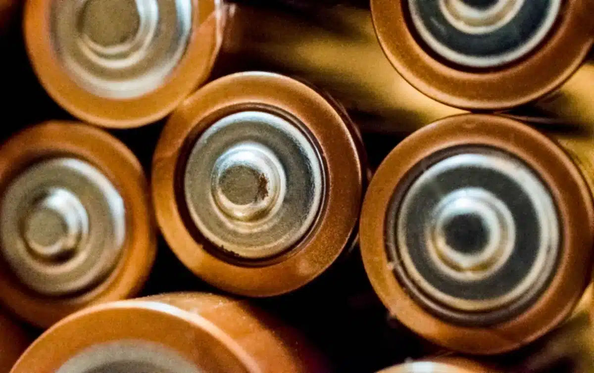 Confronto tra densità energetica di batterie e carburante per jet