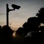 Flock richiede ora una valida ragione alla polizia prima di accedere al database delle telecamere