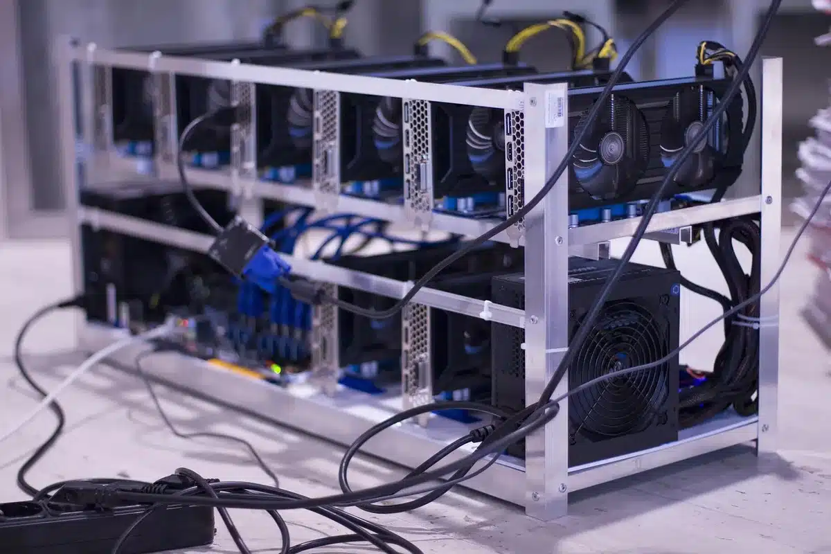 Architettura GPU con unità di calcolo e core grafici distribuiti
