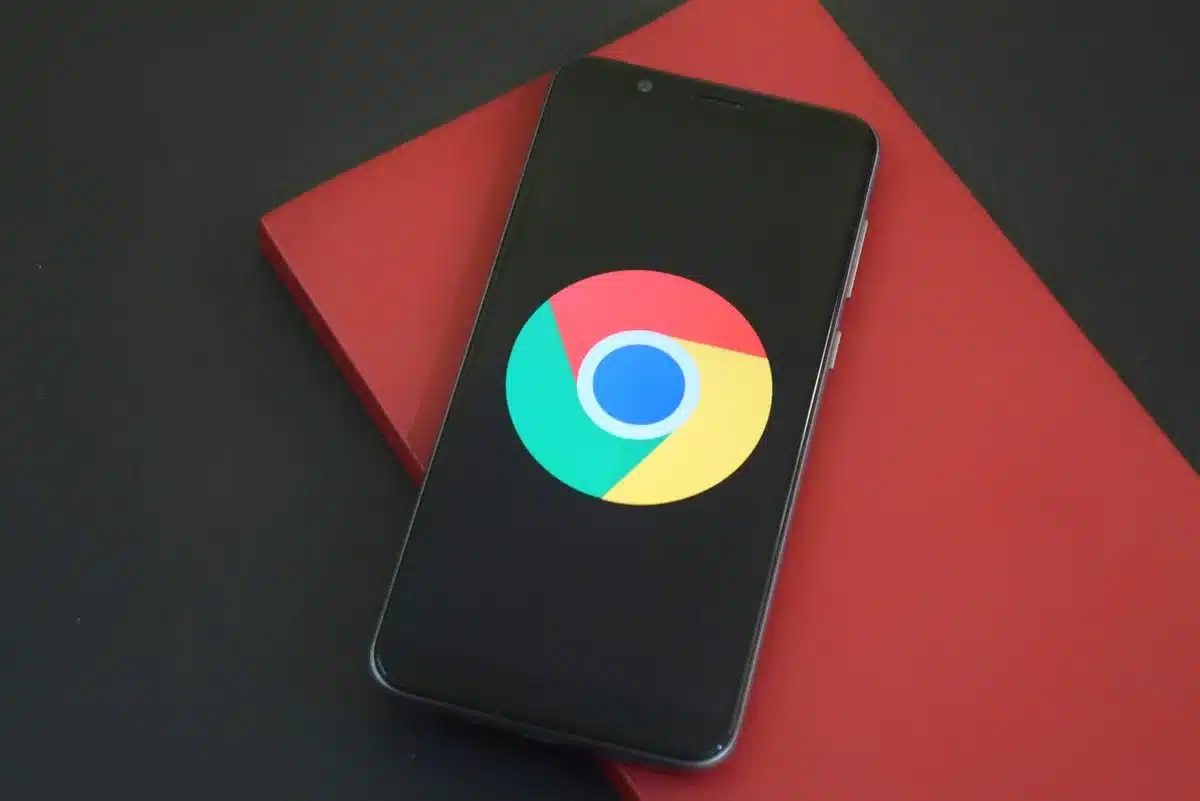 Interfaccia di un browser moderno con strumenti AI e funzionalità intelligenti integrate