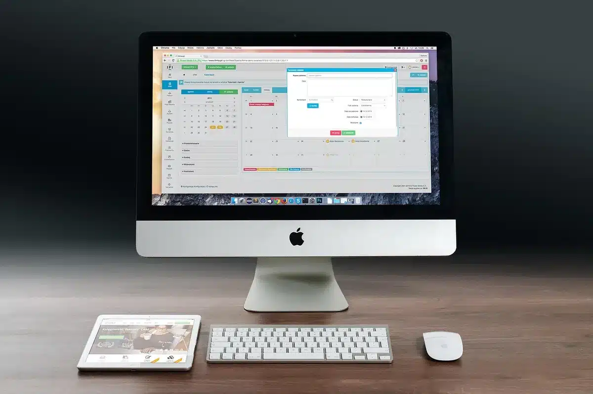 Procedura di installazione guidata su schermo di computer con opzioni di configurazione