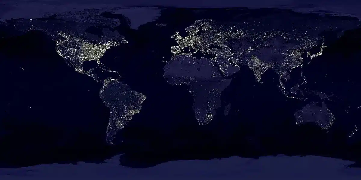 Rappresentazione visiva di una costellazione satellitare in orbita bassa che fornisce copertura continua