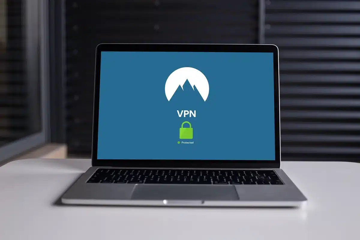 Interfaccia di sicurezza software su schermo in ambiente server