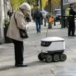 Robot per le consegne bloccati: professoressa in pensione arrestata, 'Devo fermarli'