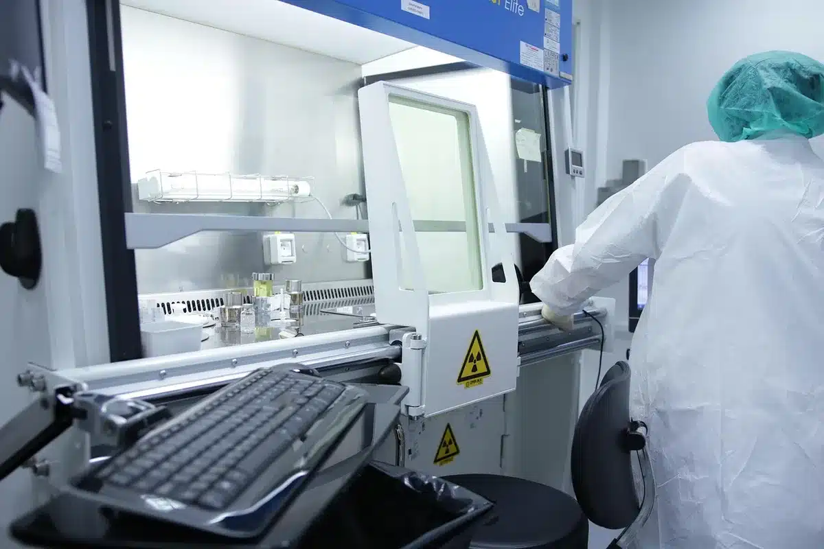 Strumenti per produzione di semiconduttori in una cleanroom